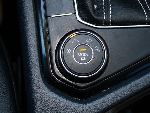 Used 2023 Volkswagen Taos SE image 21