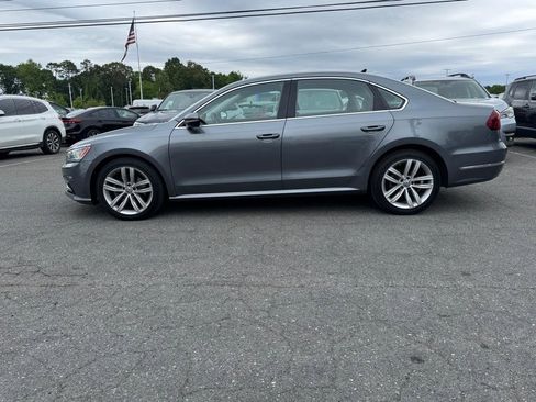 Used 2018 Volkswagen Passat 2.0T SE FWD image 8