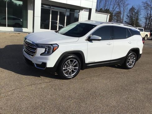 Used 2022 GMC Terrain SLT w/ LPO, Floor Liner Package image 3