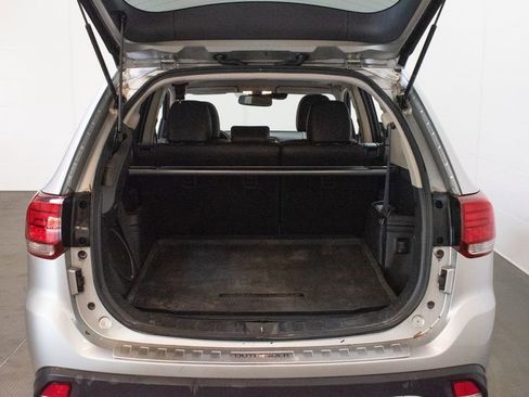 Used 2019 Mitsubishi Outlander AWD image 25