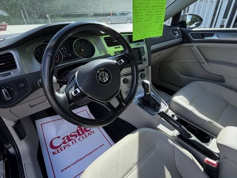 Used 2015 Volkswagen Golf S FWD image 17