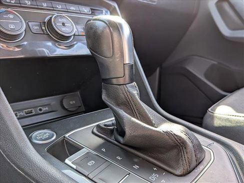 Used 2020 Volkswagen Tiguan SEL AWD/4WD image 12