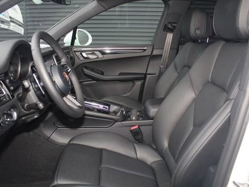 New 2026 Porsche Macan image 5
