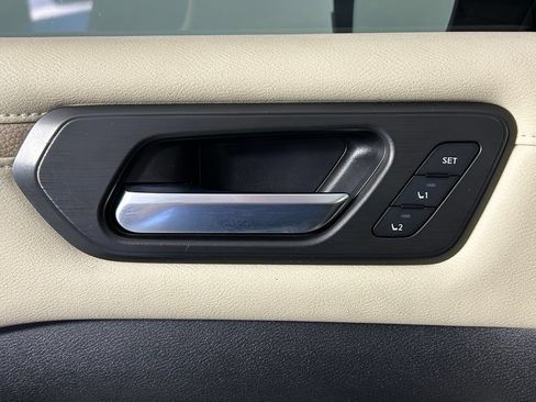 Used 2025 Nissan Armada Platinum Reserve AWD/4WD image 39