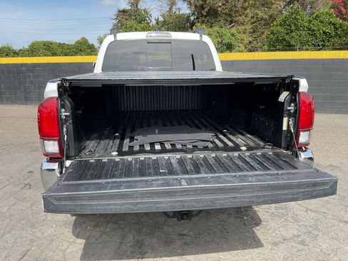 Used 2022 Toyota Tacoma SR5 AWD/4WD image 25