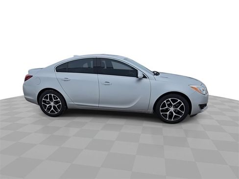 Certified 2017 Buick Regal Sport Touring image 9