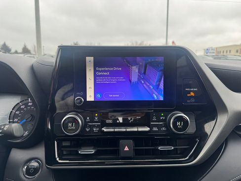 Used 2023 Toyota Highlander LE image 18