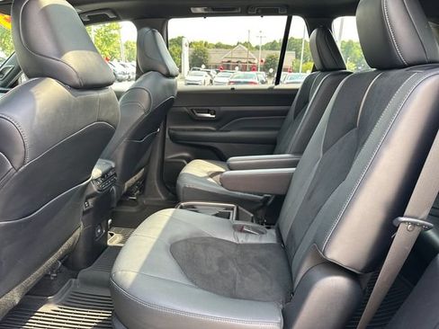 Used 2024 Toyota Grand Highlander AWD Hybrid image 14