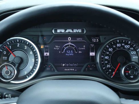 Used 2023 RAM 1500 Big Horn AWD/4WD image 18