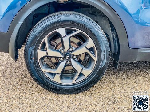 Used 2022 Kia Sportage LX image 9