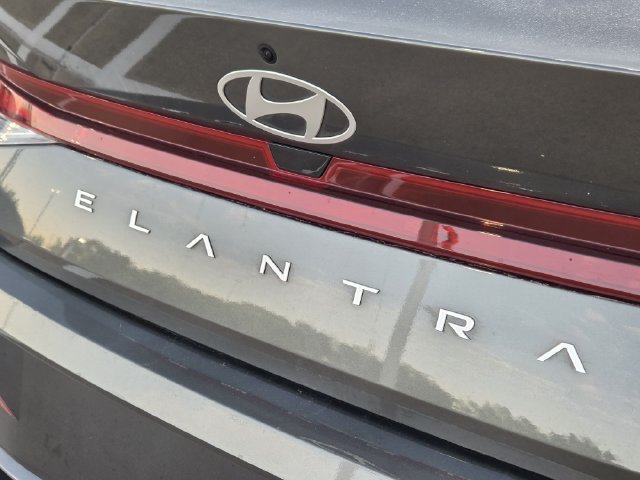 Used 2026 Hyundai Elantra SE FWD image 10