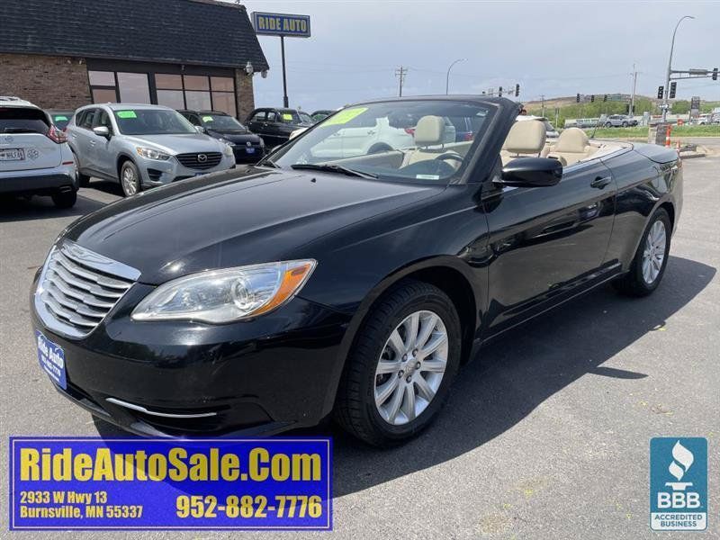 Used 2013 Chrysler 200 Touring FWD image 23