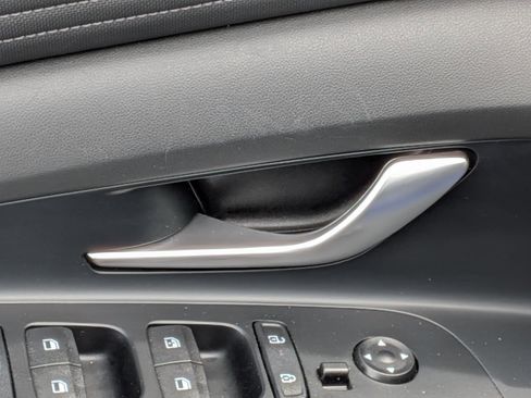 Used 2025 Hyundai Elantra SEL image 12