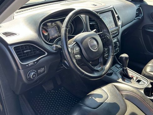 Used 2019 Jeep Cherokee Trailhawk w/ Cold Weather Group AWD/4WD image 13