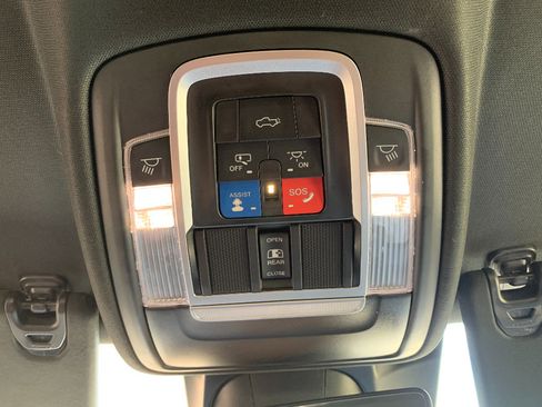 Used 2023 RAM 1500 Laramie AWD/4WD image 29