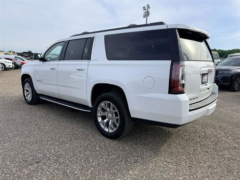 Used 2016 GMC Yukon XL SLT w/ Open Road Package AWD/4WD image 7