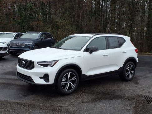 New 2026 Volvo XC40 B5 Core w/ Climate Package image 9