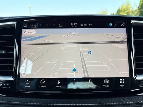 Used 2024 Chrysler Pacifica Limited FWD image 25