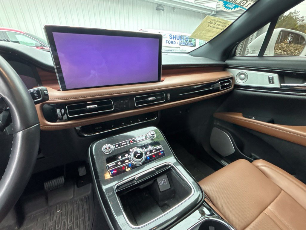 Used 2023 Lincoln Nautilus Reserve AWD/4WD image 11