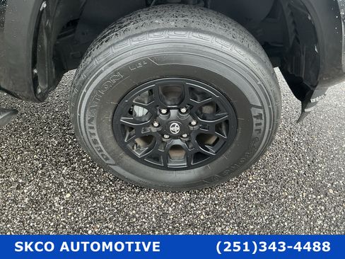 Used 2022 Toyota Tacoma SR5 w/ Technology Package RWD image 9