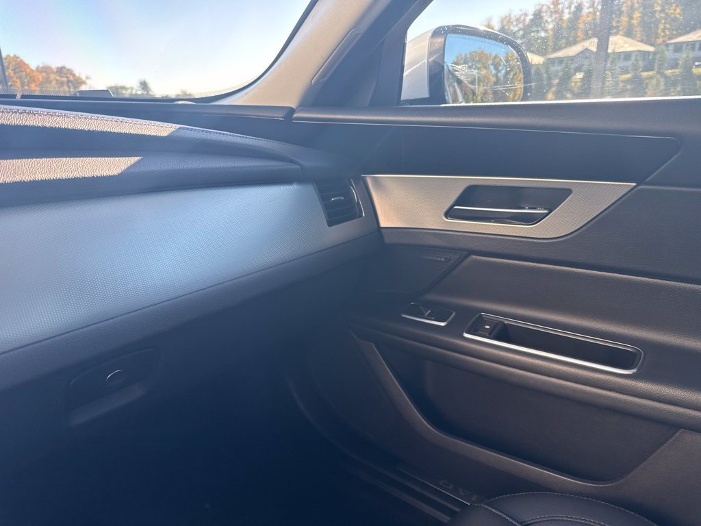 Used 2016 Jaguar XF Premium AWD/4WD image 15
