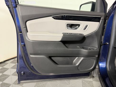 Certified 2024 Honda Pilot Touring image 11