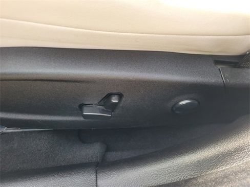 Used 2023 Chrysler 300 Touring L w/ Popular Equipment Group image 4