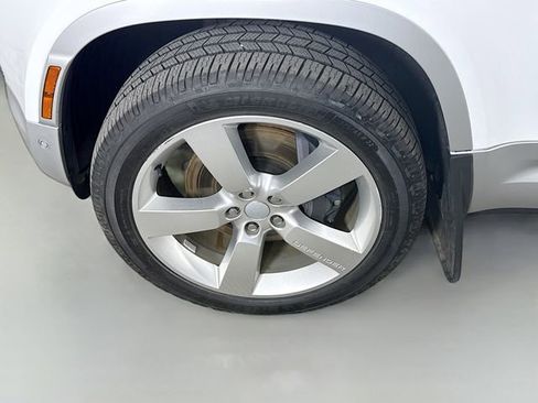 Used 2023 Land Rover Defender 130 First Edition image 30