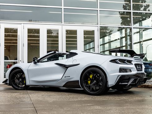 Used 2023 Chevrolet Corvette Z06 w/ Z07 Performance Package image 25