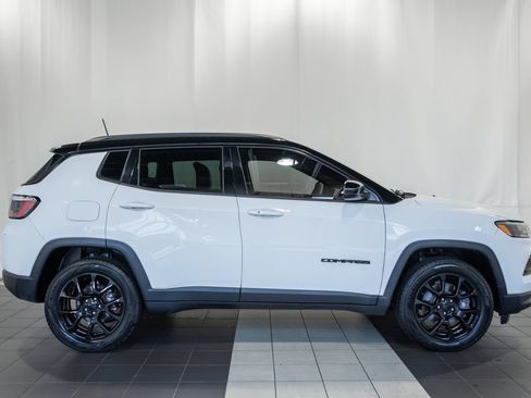 Certified 2023 Jeep Compass Latitude AWD/4WD image 3