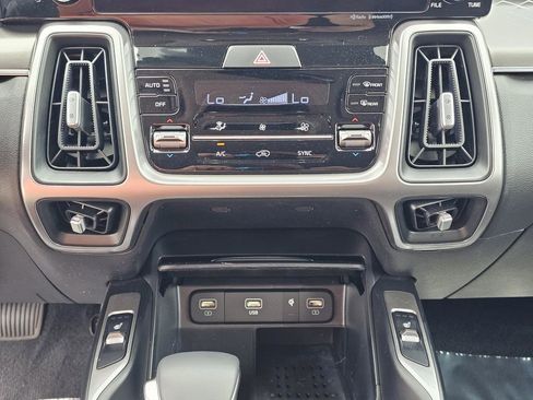 Certified 2023 Kia Sorento S w/ Panoramic Sunroof Package image 29