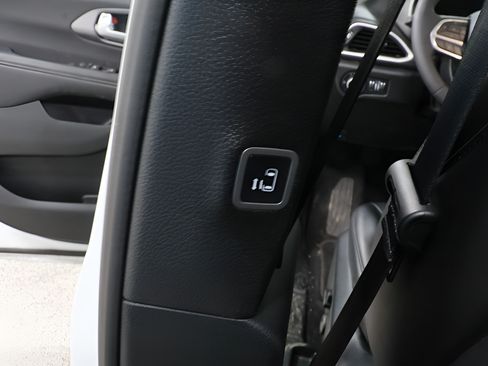 Used 2026 Chrysler Pacifica Select FWD image 23