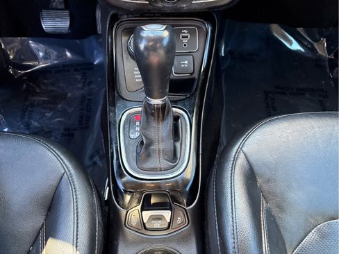 Used 2018 Jeep Compass Limited image 18