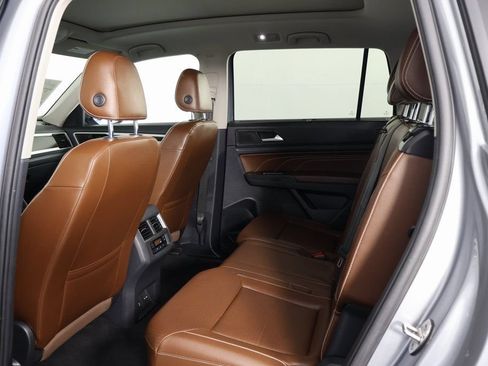 Used 2022 Volkswagen Atlas SE w/ Panoramic Sunroof Package FWD image 11