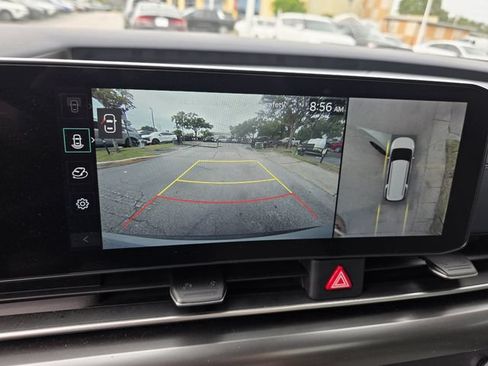 Used 2025 Kia Carnival SX FWD image 31