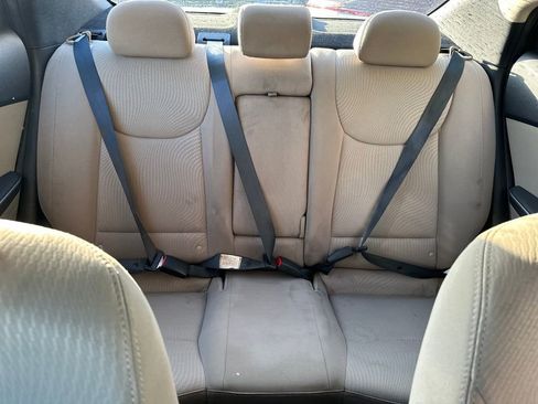 Used 2016 Hyundai Elantra SE image 24