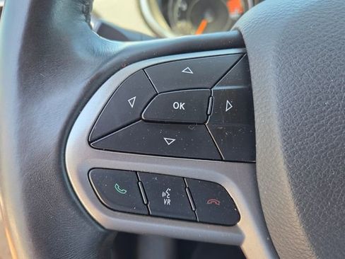 Used 2019 Jeep Cherokee Latitude Plus w/ Comfort/Convenience Group FWD image 25