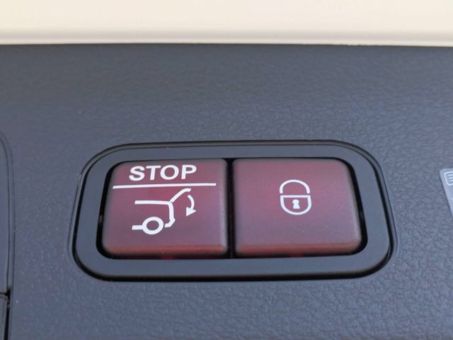 Used 2025 Mercedes-Benz GLS 450 4MATIC image 15