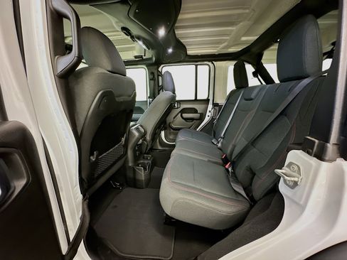 Used 2025 Jeep Wrangler Unlimited Rubicon image 28