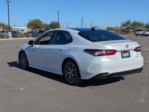 Used 2023 Toyota Camry XLE image 3