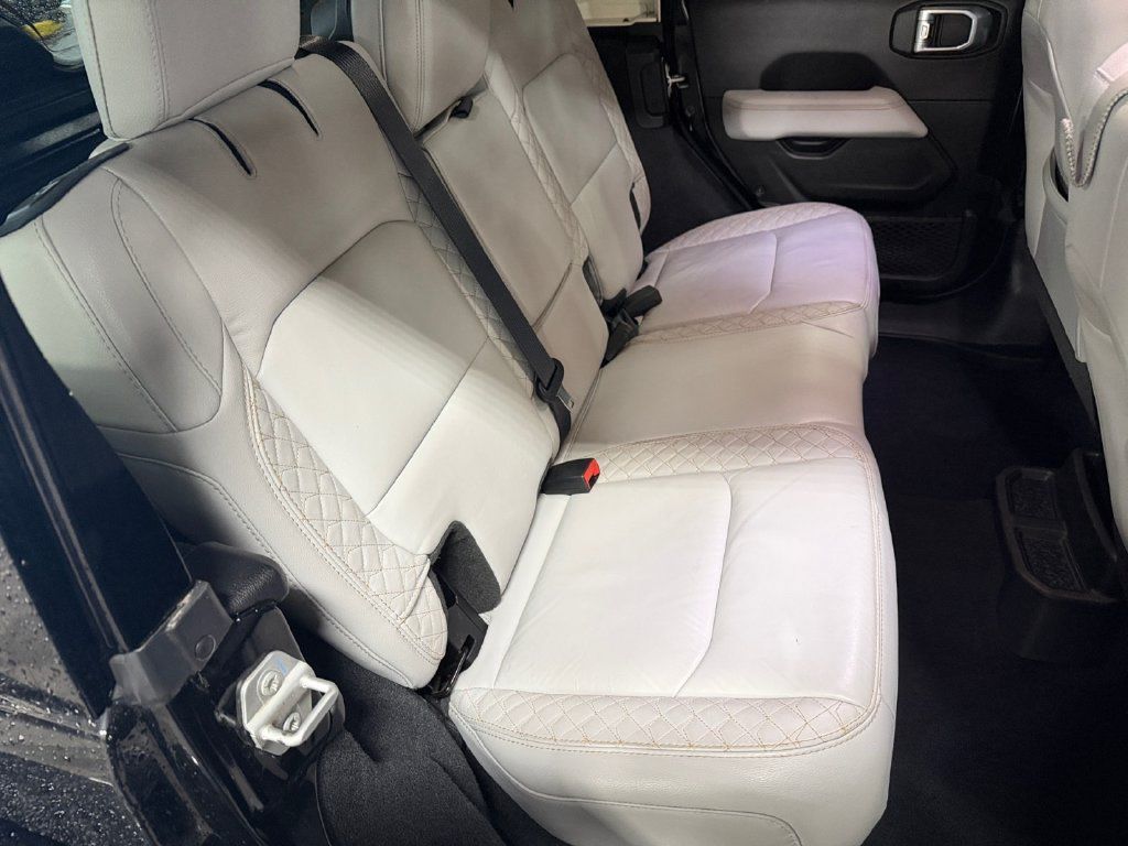 Used 2022 Jeep Wrangler Unlimited Sahara AWD/4WD image 23