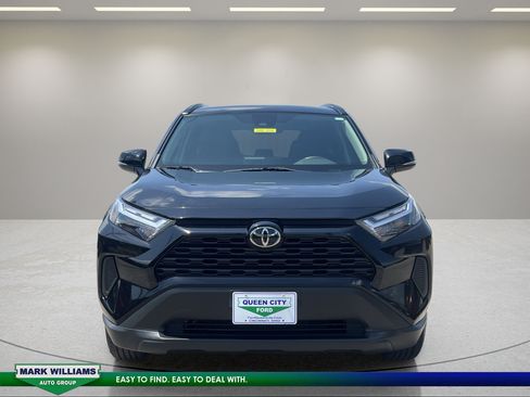 Used 2024 Toyota RAV4 XLE FWD image 2