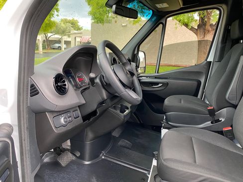 Used 2025 Mercedes-Benz Sprinter 2500 image 34