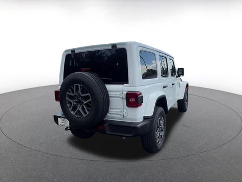 Used 2025 Jeep Wrangler Unlimited Sahara AWD/4WD image 15