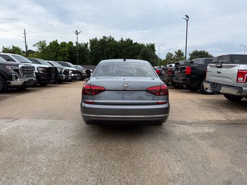 Used 2018 Volkswagen Passat 2.0T SEL Premium FWD image 36