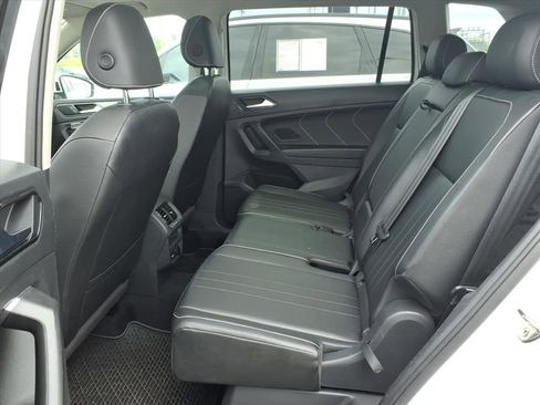 Used 2022 Volkswagen Tiguan SE w/ Panoramic Sunroof Package FWD image 18