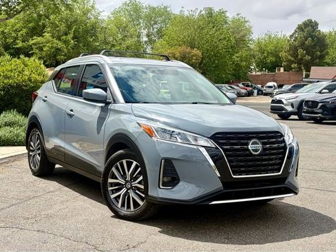 Used 2021 Nissan Kicks SV FWD image 3