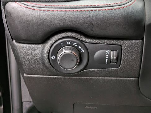 Used 2025 Dodge Durango GT image 19