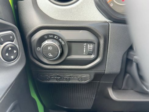 New 2025 Jeep Gladiator Sport AWD/4WD image 22