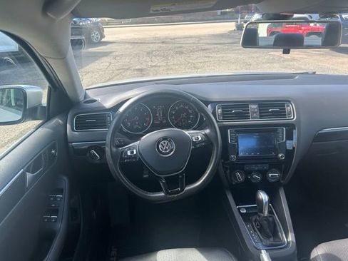 Used 2016 Volkswagen Jetta SEL FWD image 17